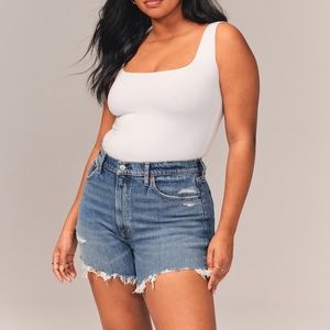 Abercrombie & Fitch 4 inch high rise mom short